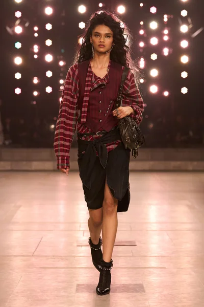 Look 15